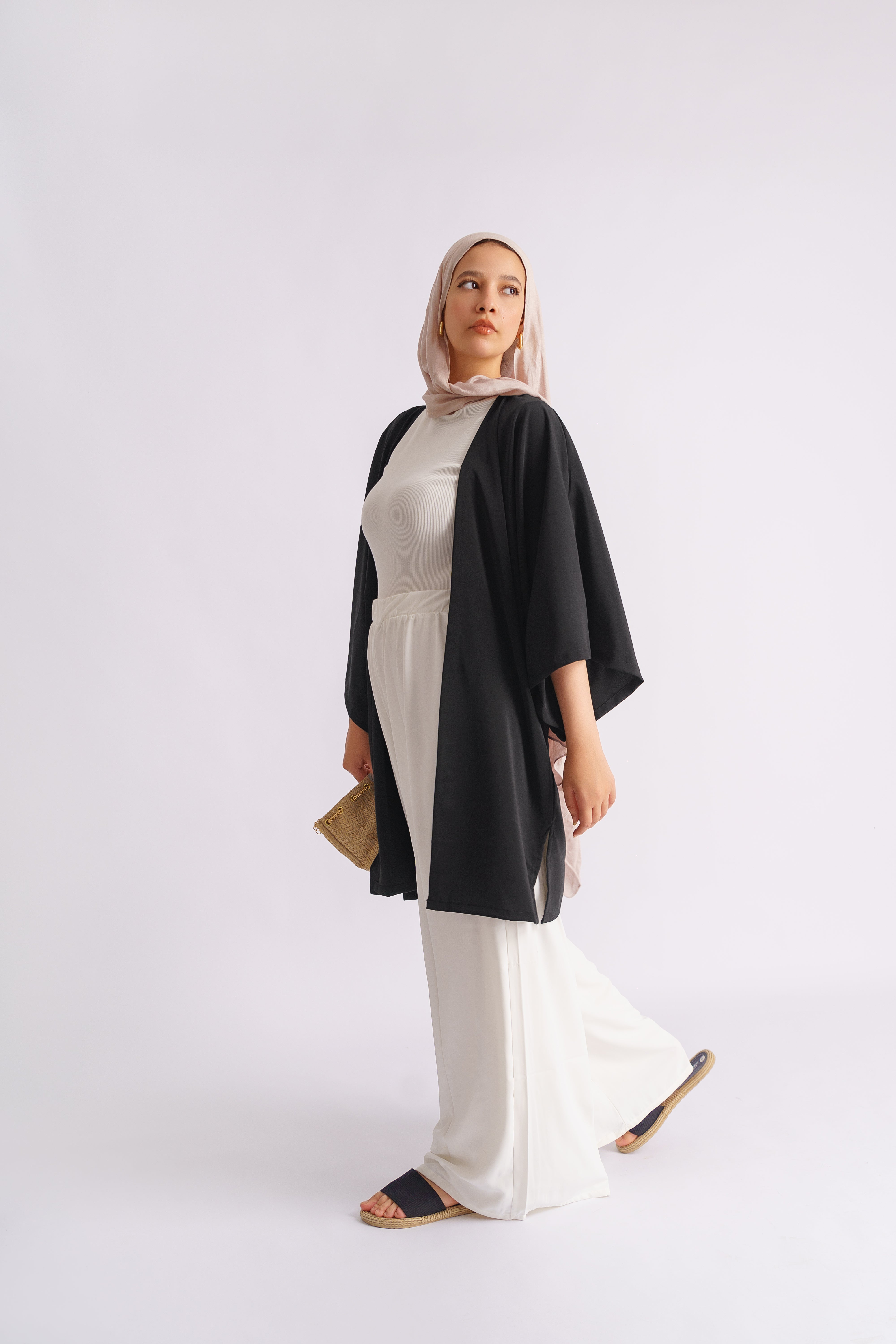 Luxe Nile Kimono: Flowing Elegance in Black